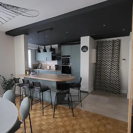 Spacieux Et Moderne Tours