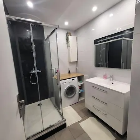 Spacieux Et Moderne Tours